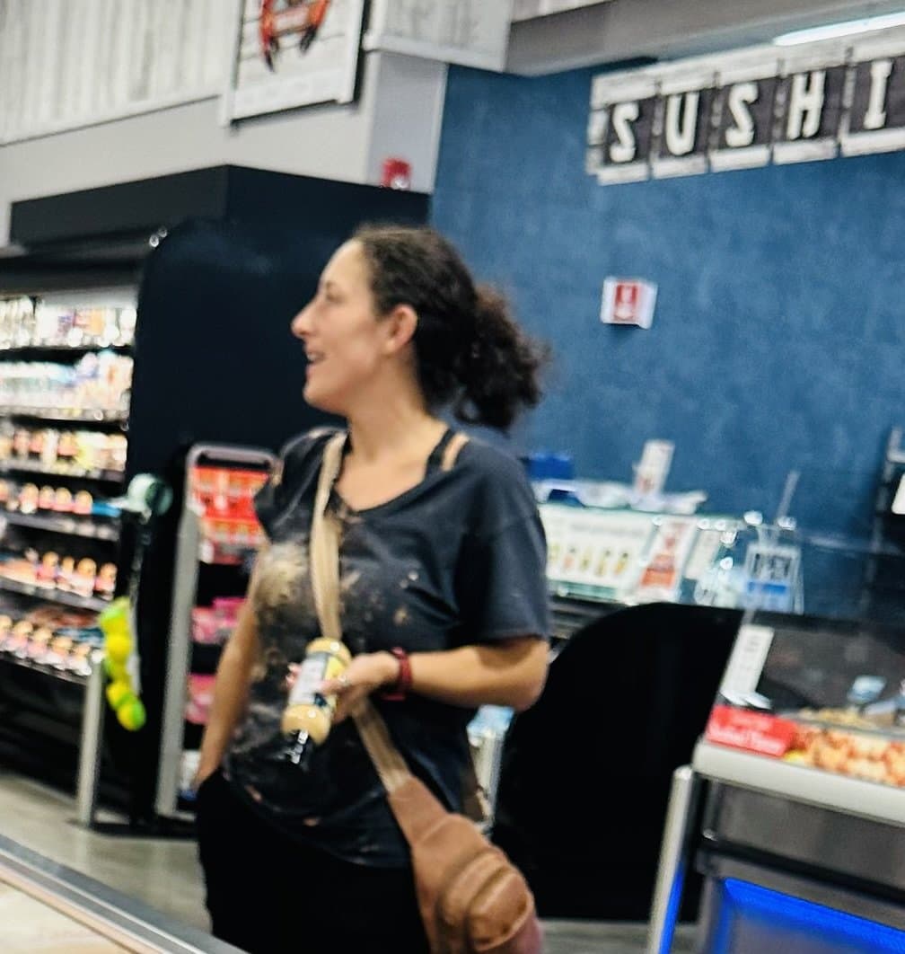 Random HotMoms & Milfs who are Fuckable & there Feet