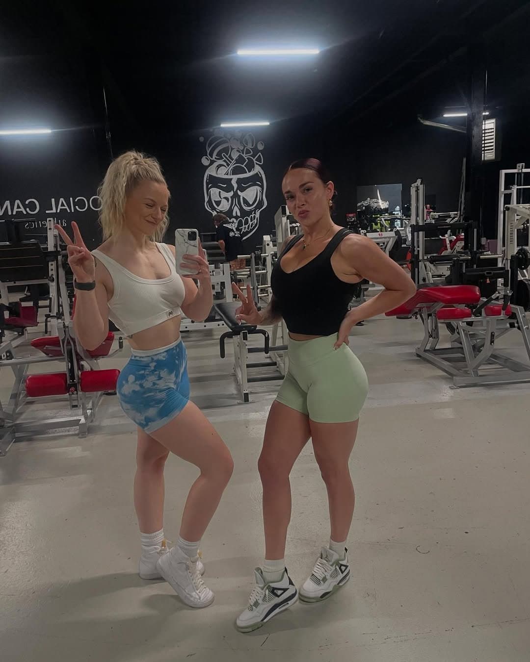 Gym girl let some buff bodybuilder bend her over in locker room. Big ass clapping back on his cock