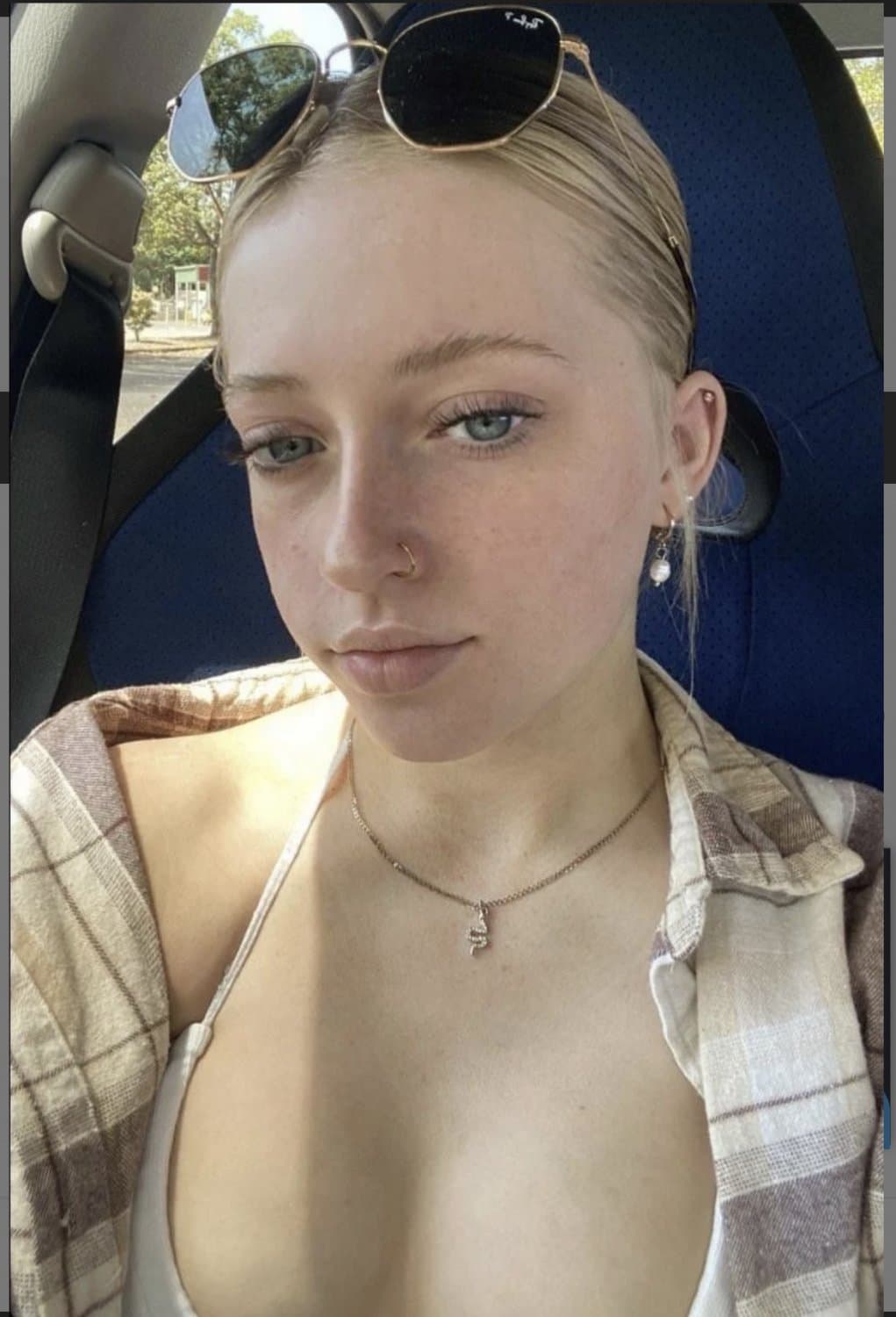 Sexy white slut Ella Mitchell