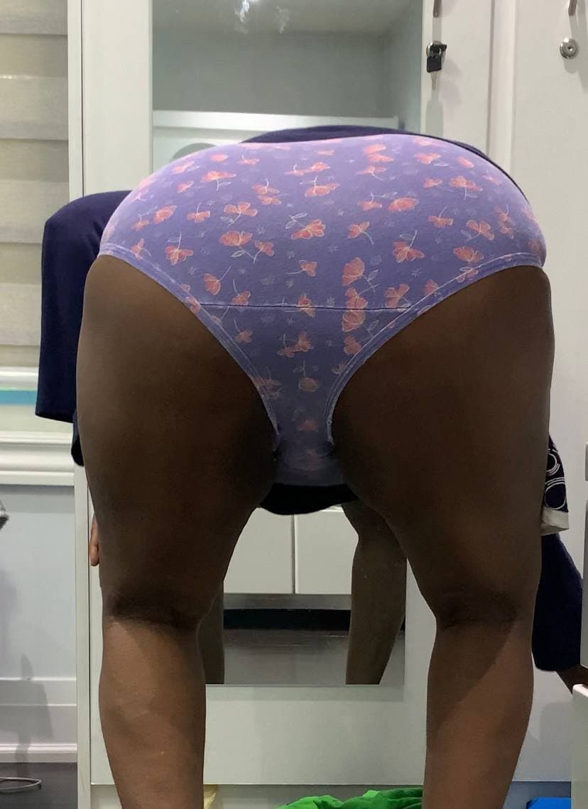 My moms ass creepshot 4