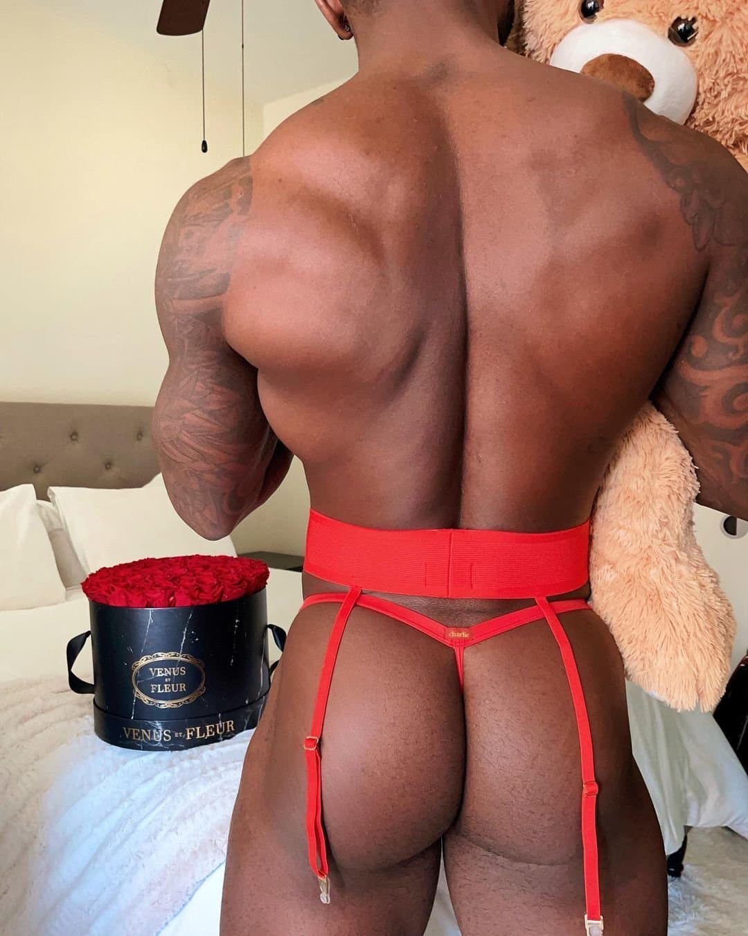 KEVIN CARNELL ?? FULL THROTTLE BLACK BODY ????? LOVE HIS ASS ?????