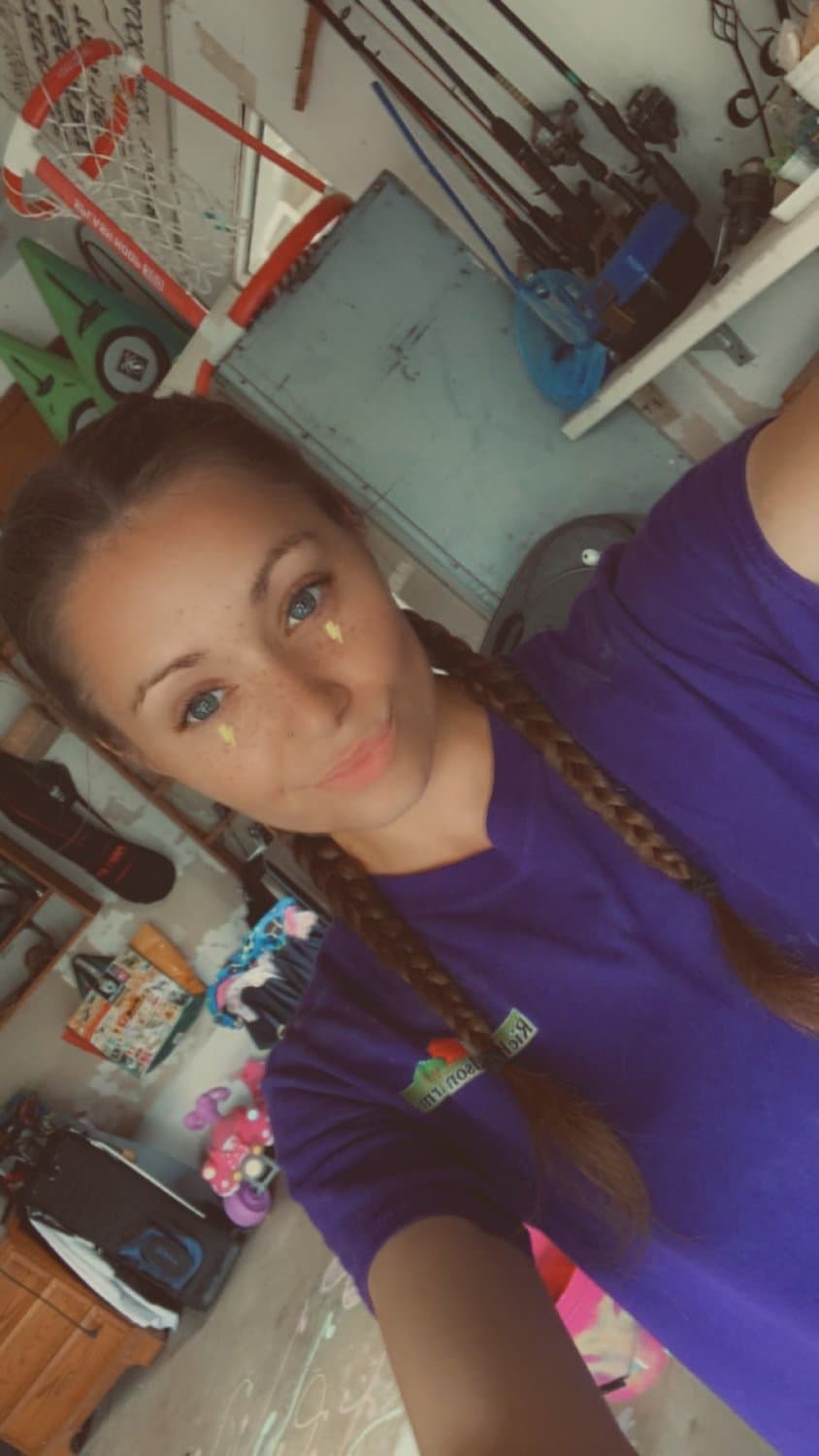 Pounding her pussy with her fuzzy socks on Pullin her hair with her sexy moans