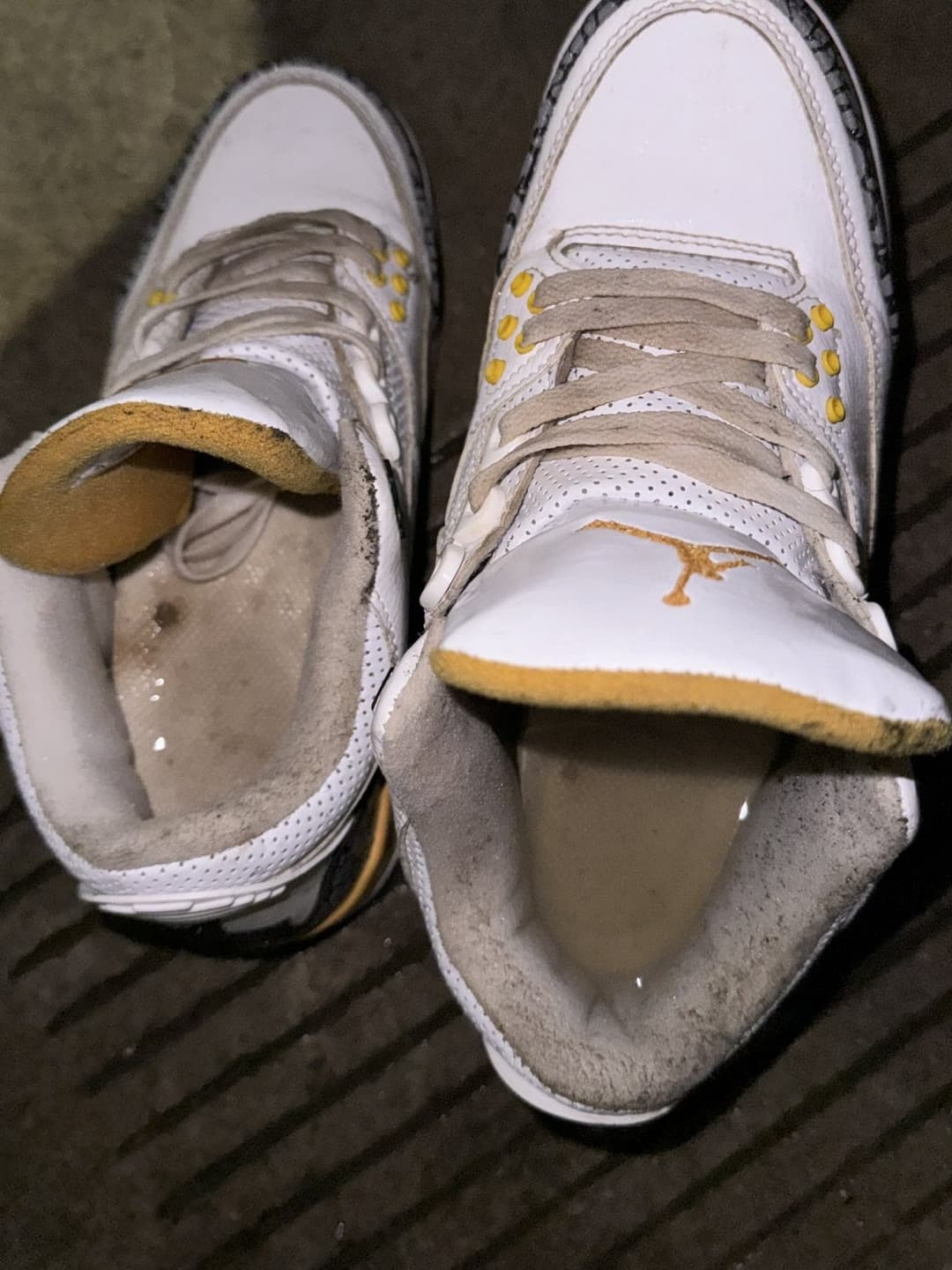 Asian shoes / feet & cum 3