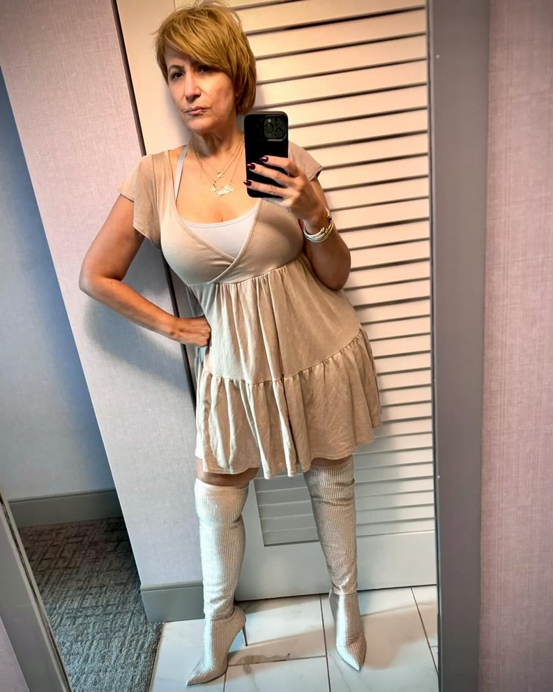 Thick Gilf flight attendant