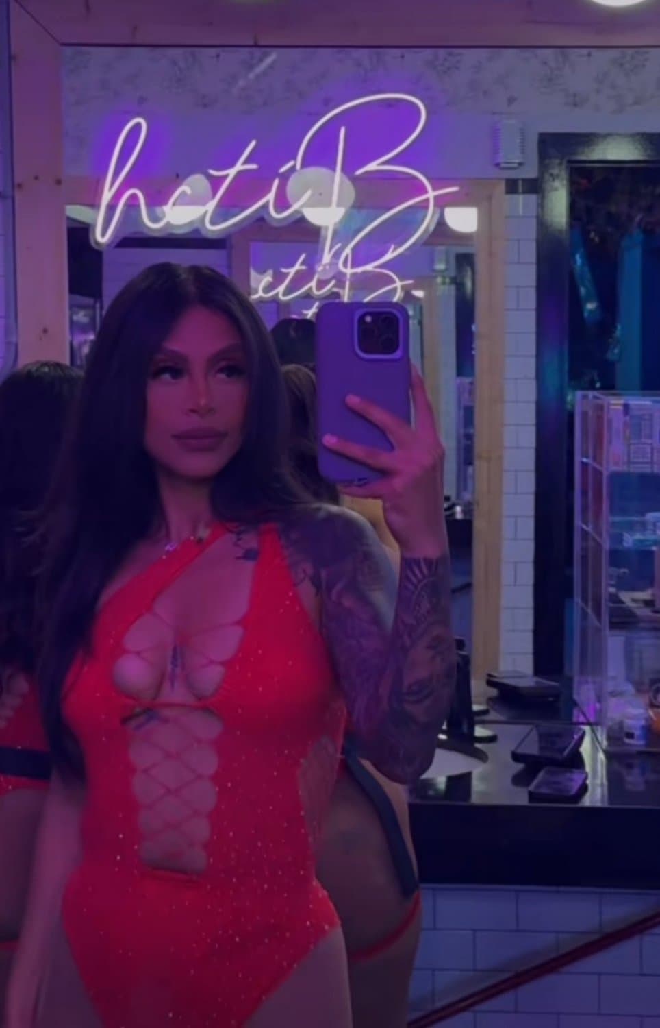 Sexy Latina MILF, Pregnant, Feet, Fit, Comments Welcomed.