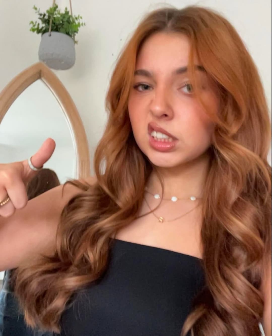 Rose looking sexy in her bathing suit. ?