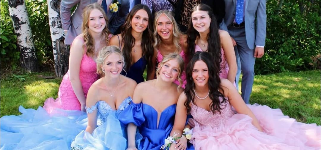 Yet another busty grad throwback