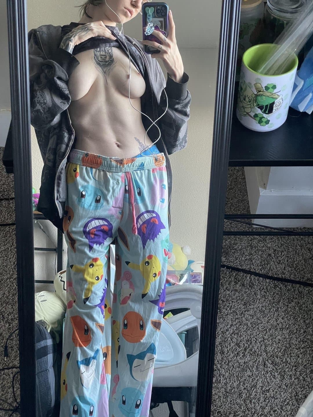 Short hair White tomboy dyke stud Weeboo