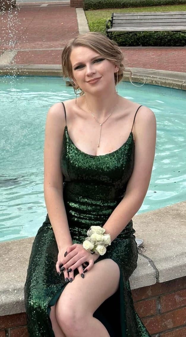 Free use cunt Sydney needs a confidence boost… what’s her use?