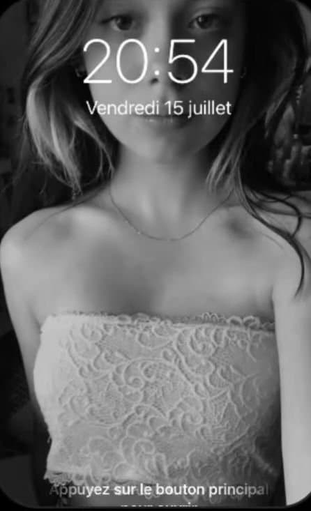 Ma soeur de 21 ans elle est trop belle régalez vous les gars