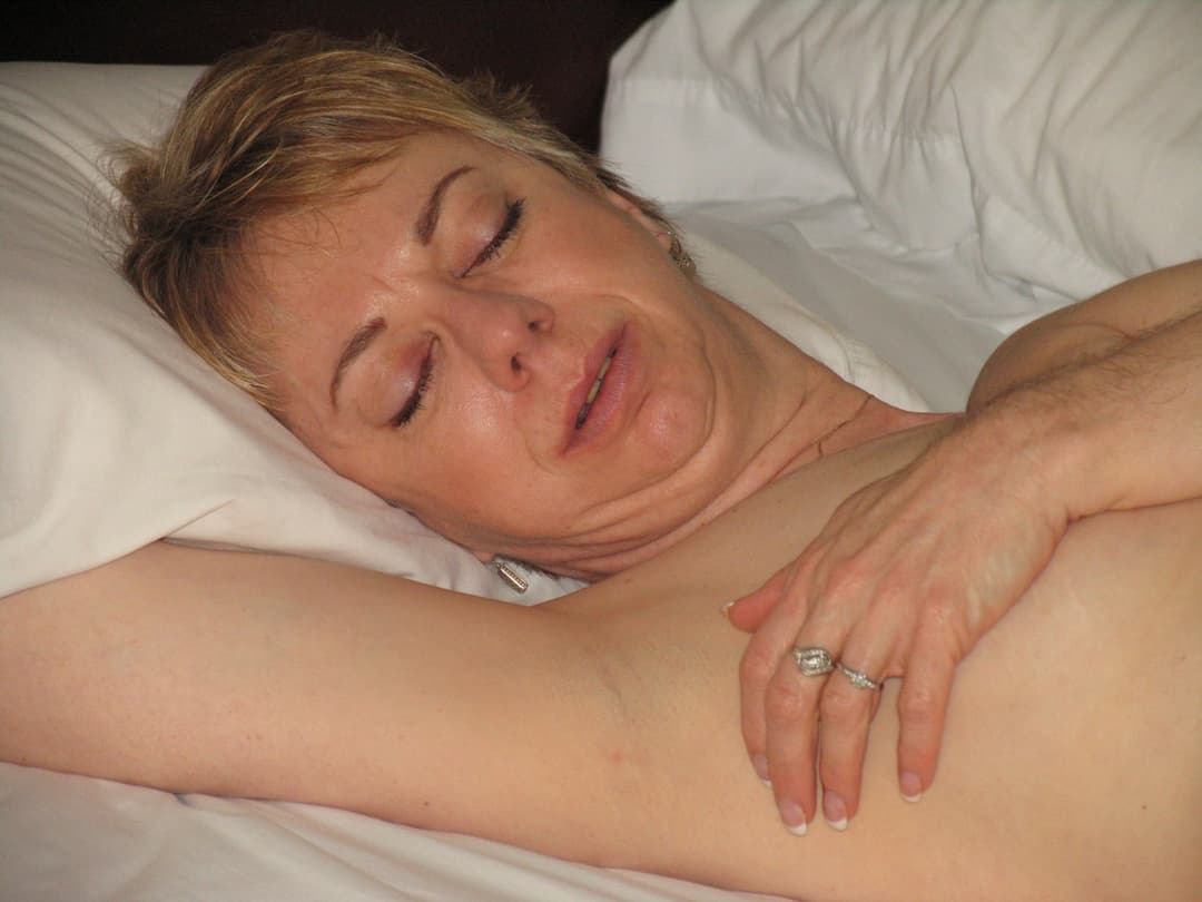 Sally dating friend in hotel