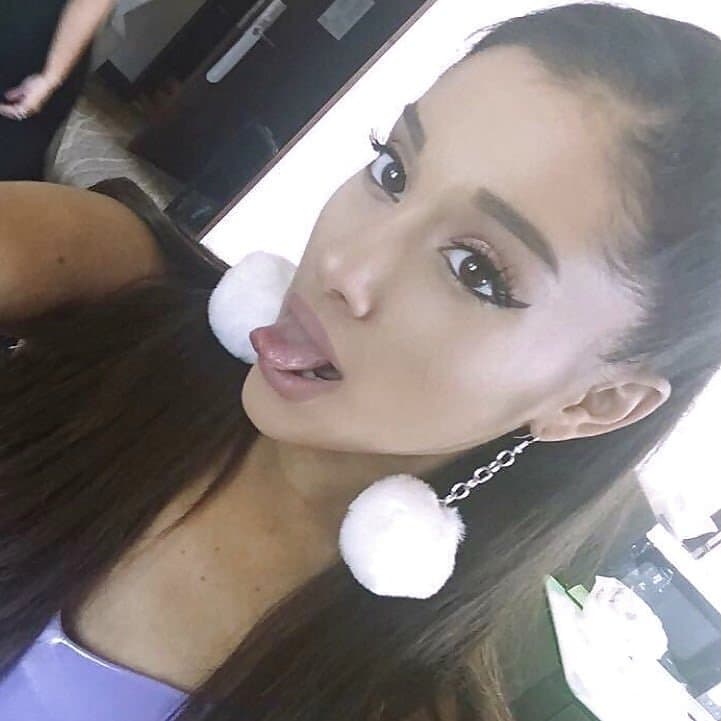 More Ariana Grande face/lips porn to goon to ?