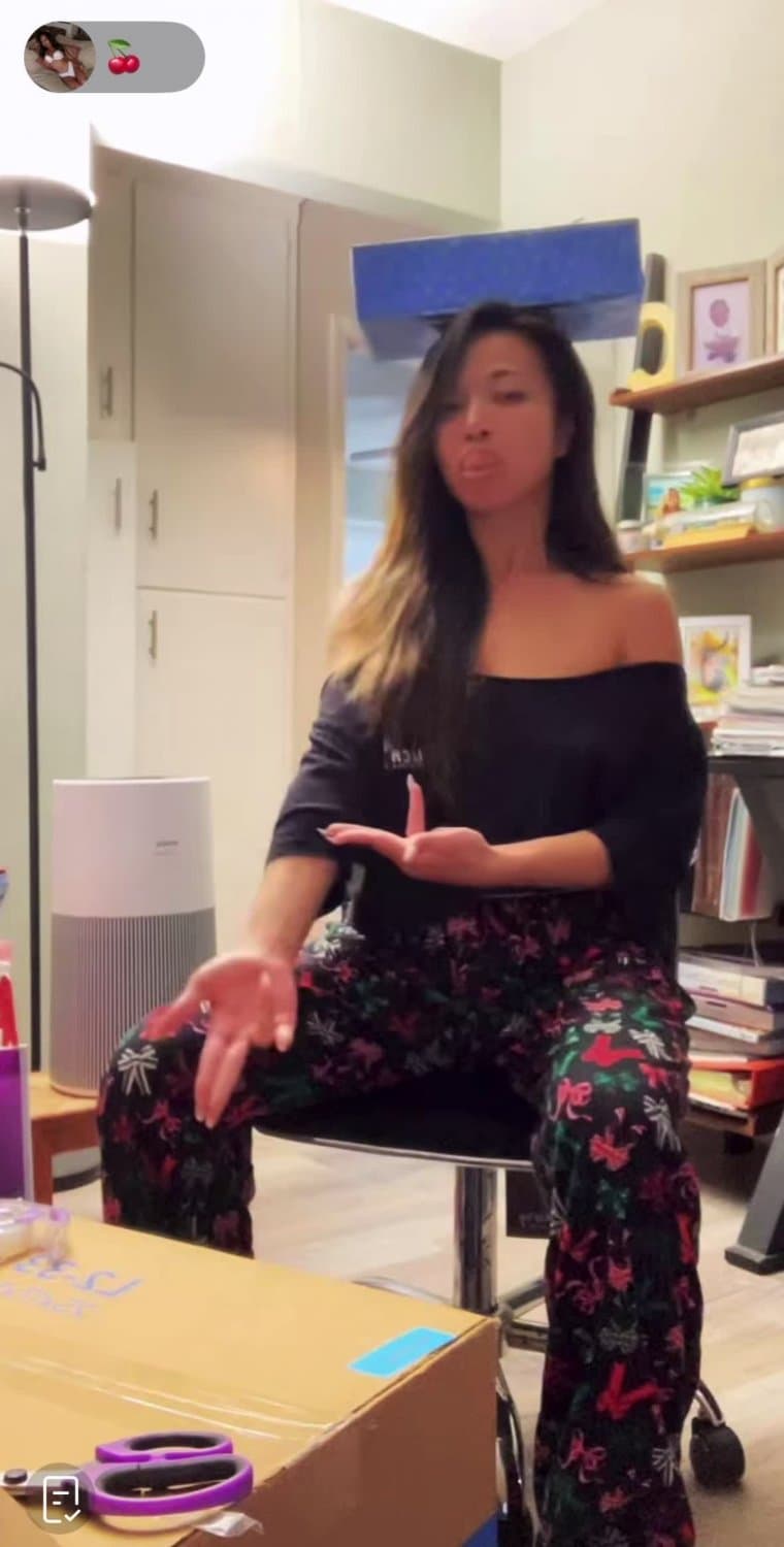 ASIAN ABG TIKTOK SLUT NIPSLIP DOWNBLOUSE NIPPLE SLIP TITS LEAK