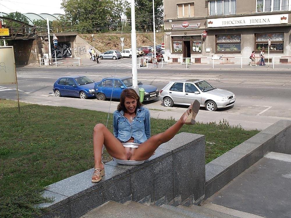 Bottomless Girls in Public 5