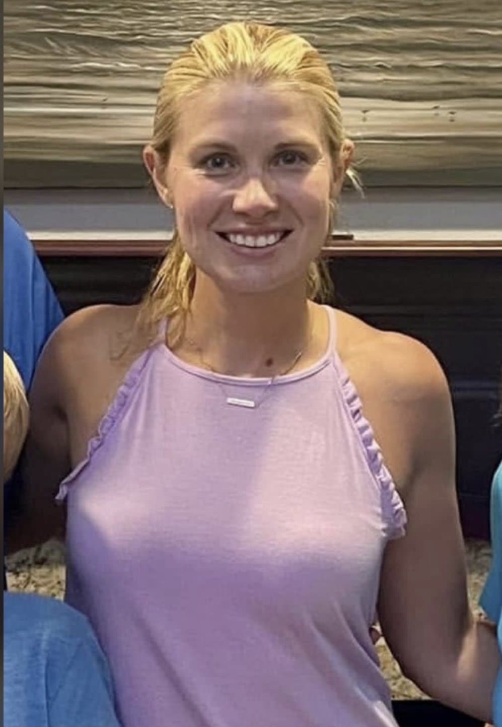 Mom, 35, at airport hotel for work meeting & hubby takes her to bar  after & takes pics of her f’kd.