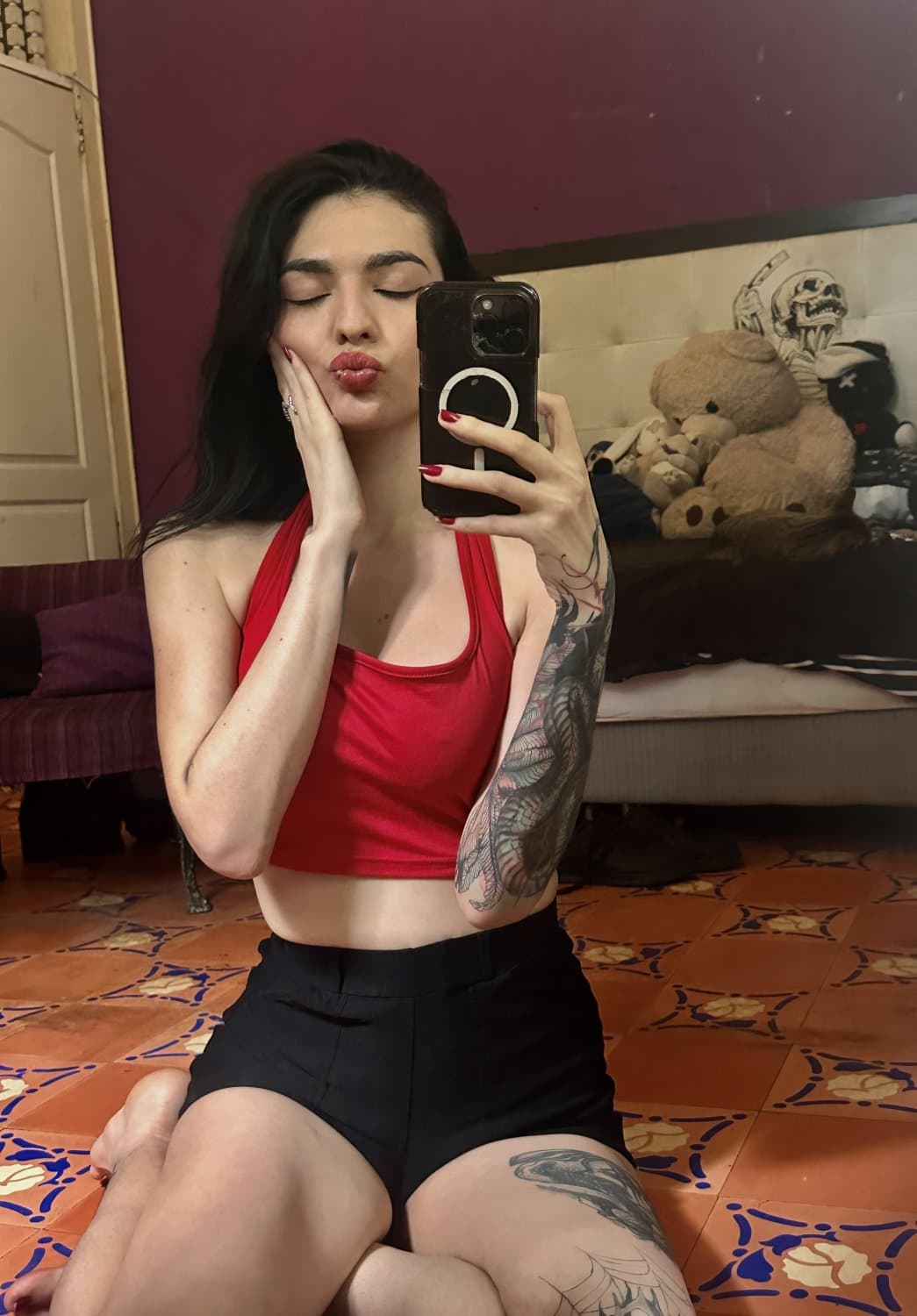 Kiss me like a sinner, worship me like a goddess