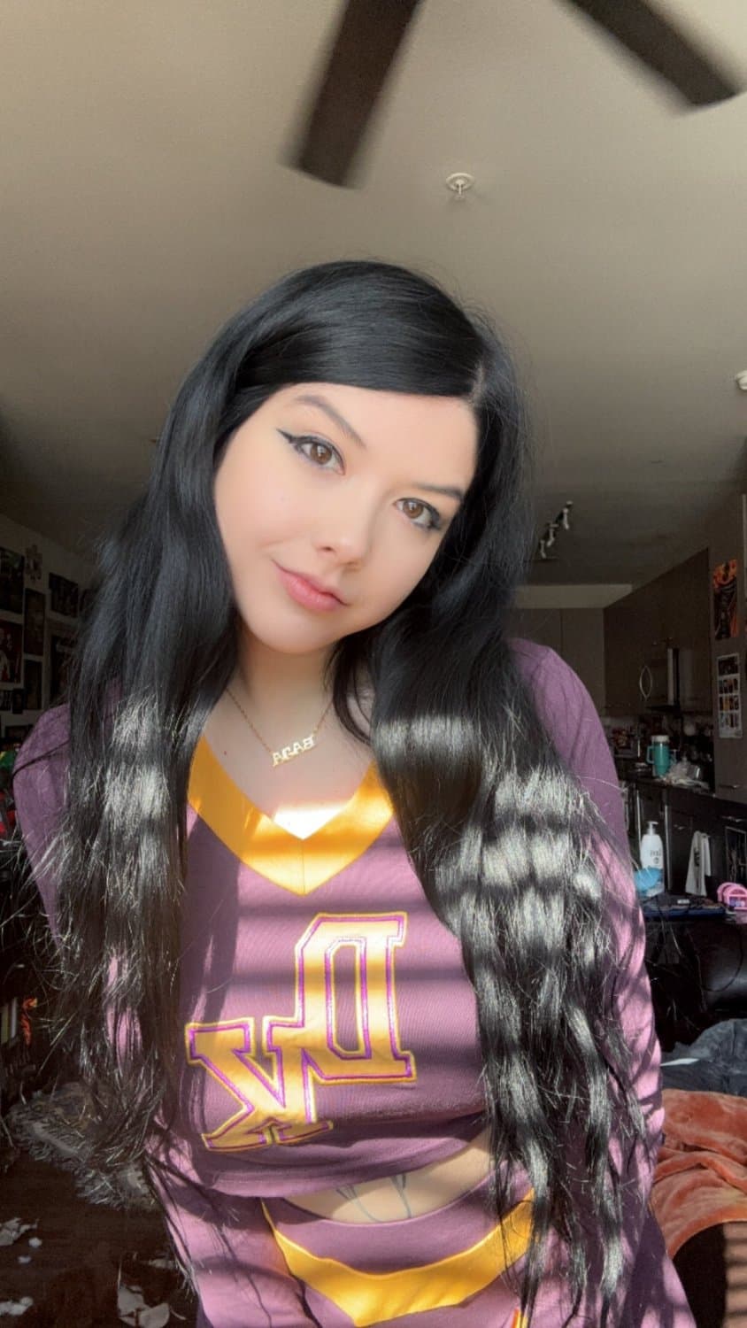 "Lil Baja" is a lil stuck up bitch that would make for perfect breeding material.???