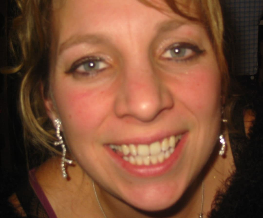 Click to view full size Rachel the slutty nurse, cum swallower at home