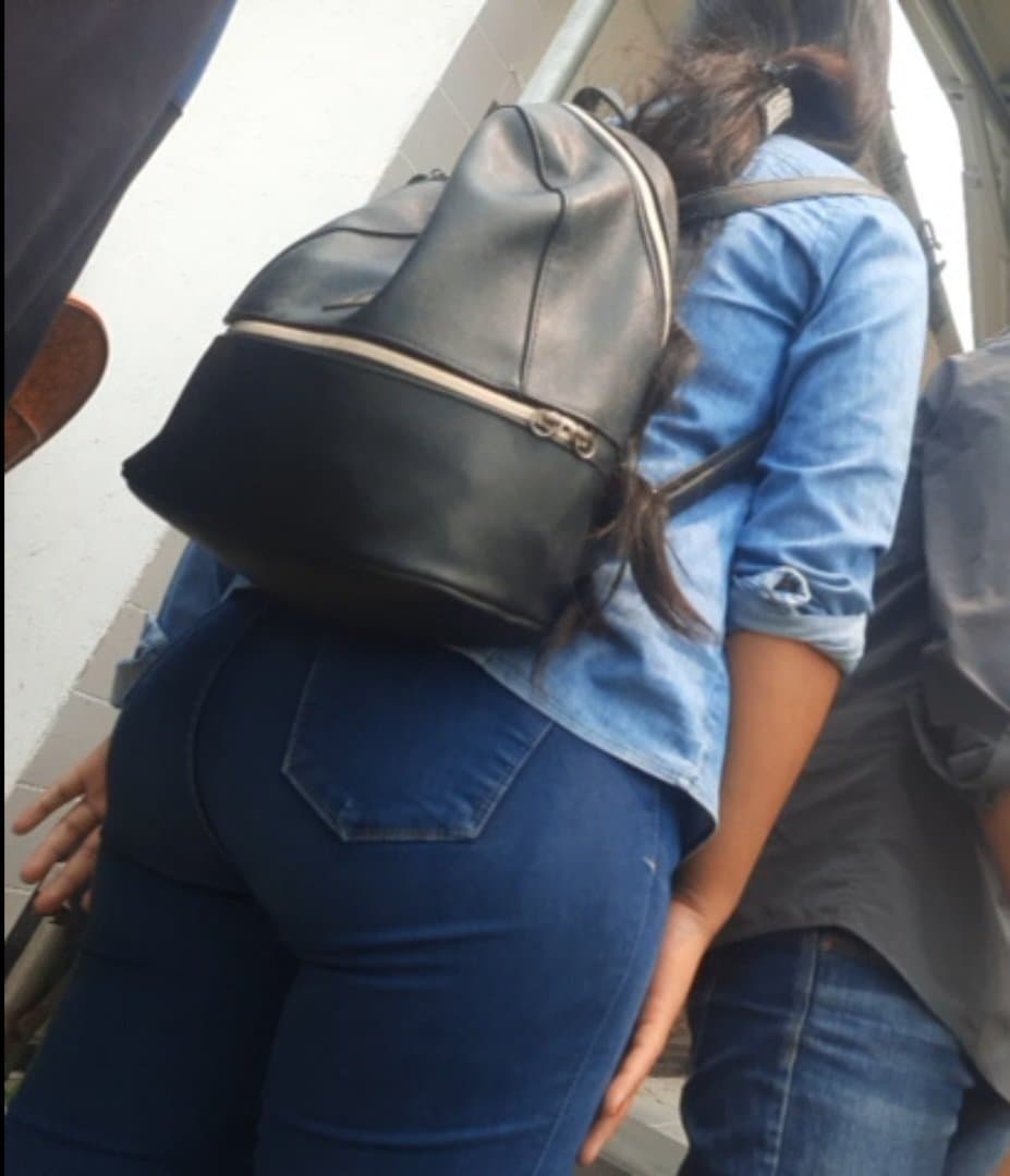 karla lorena heredia salinas espiada, no se da cuenta, amiga