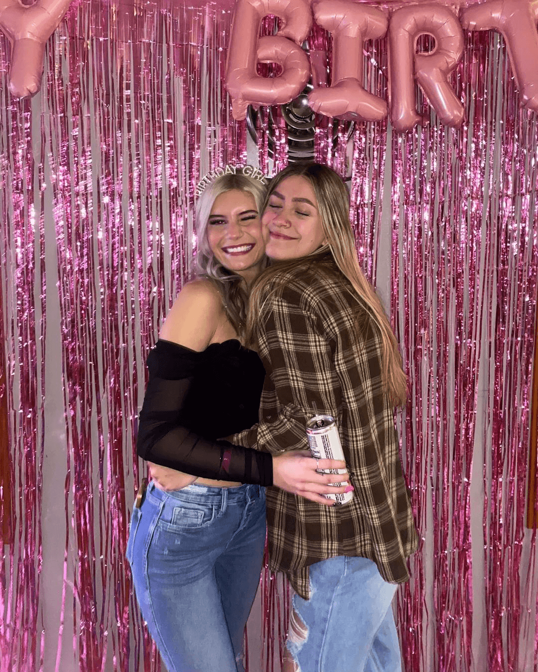 Linz is such a little hoe shaking that booty