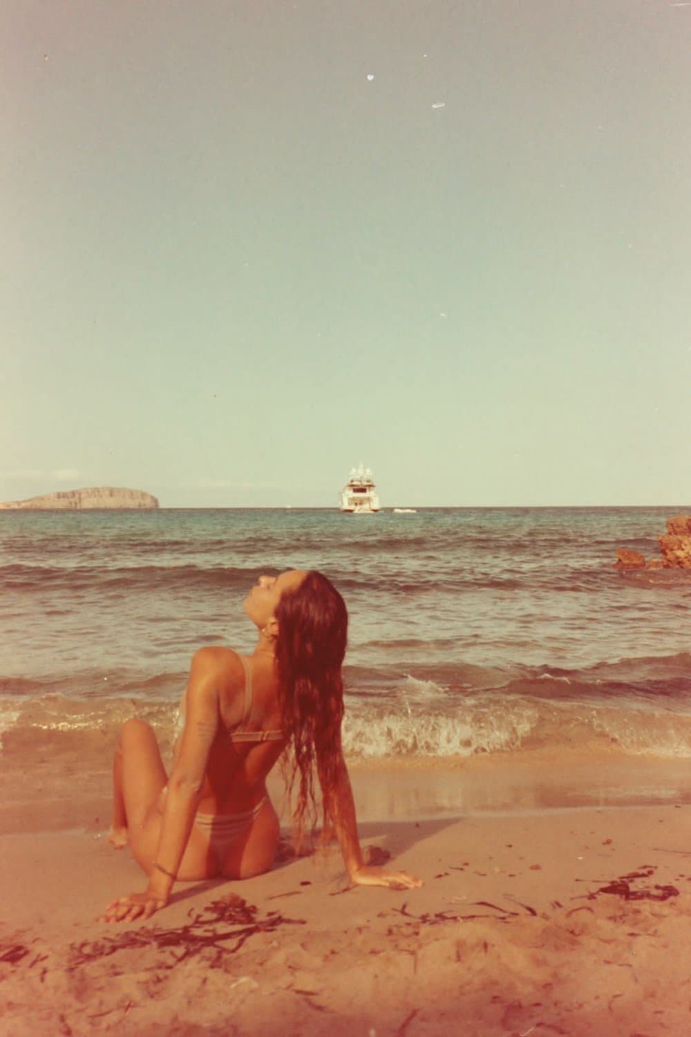 Click to view full size Barefoot days & beachy ways