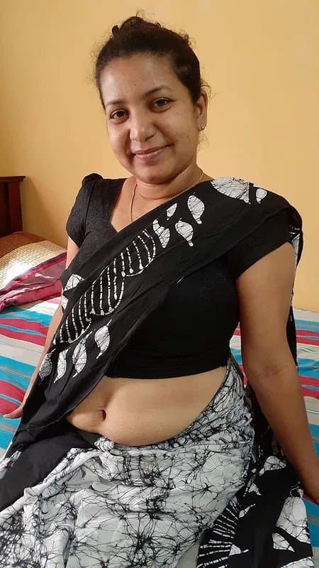 sri lankan sexy aunty dhanushika