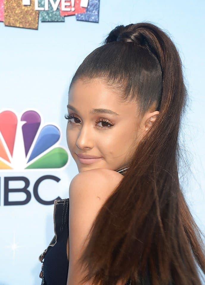 More Ariana Grande face/lips porn to goon to ?