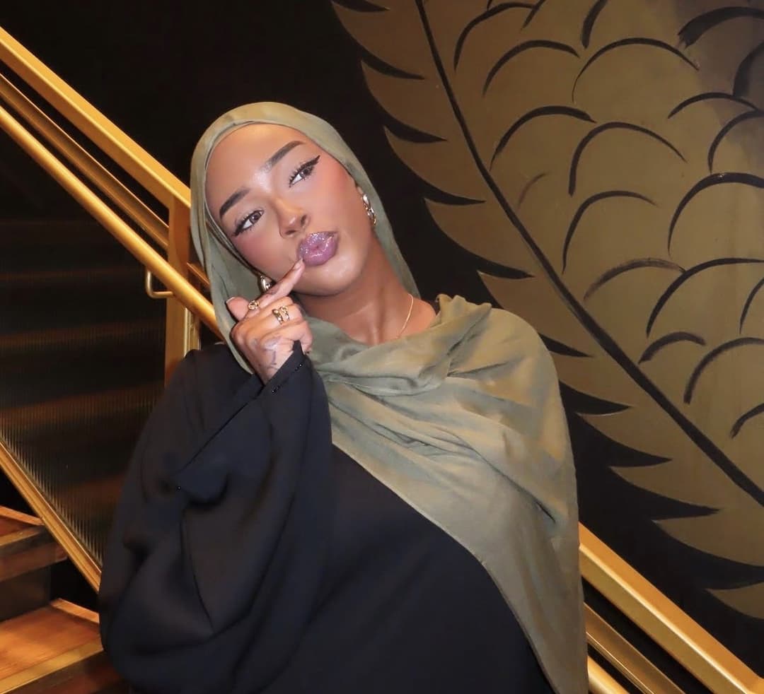 thick hoejabi somali bitch with thick body and cock sucking lips