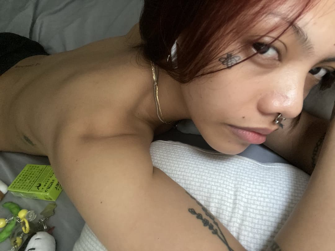 baddie lesbian (pierced nipples, tease, braless)