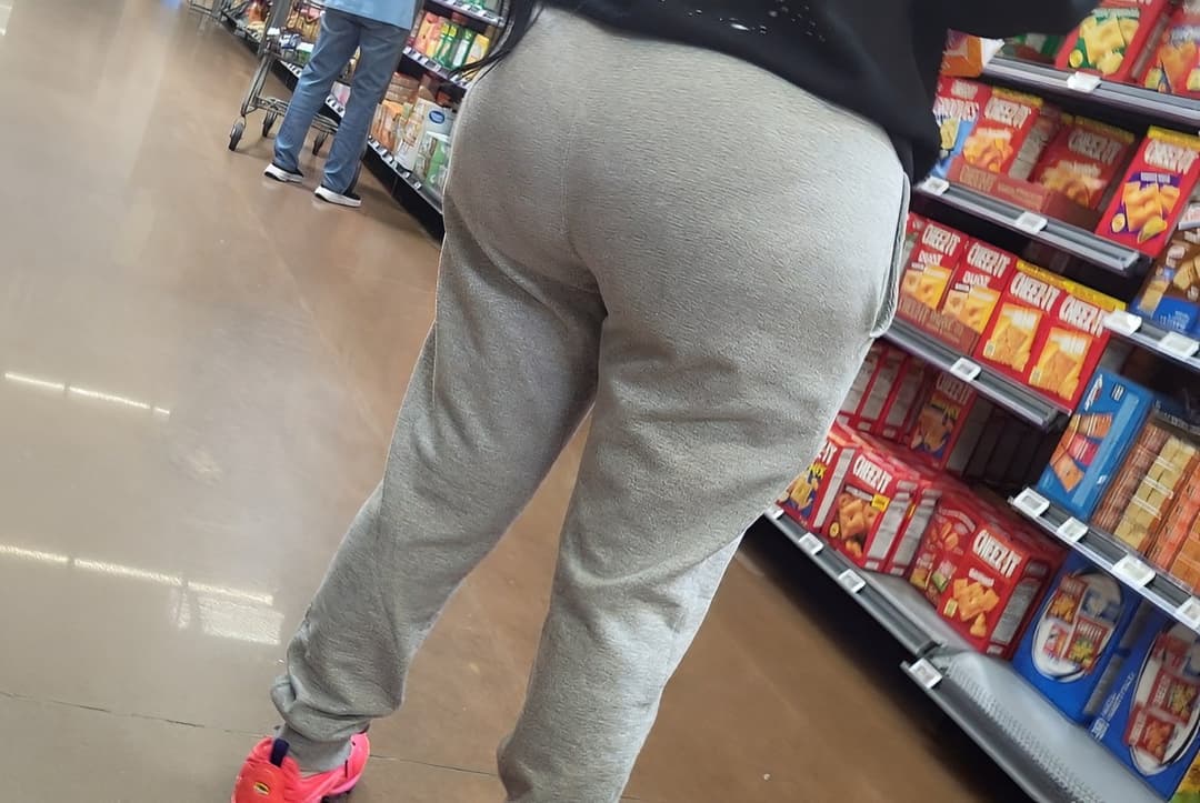 Candid Black woman with PHAT ass (VPL)