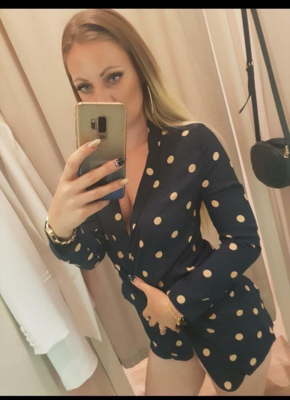 Click to view full size Sexy german milf wants her ass spanked