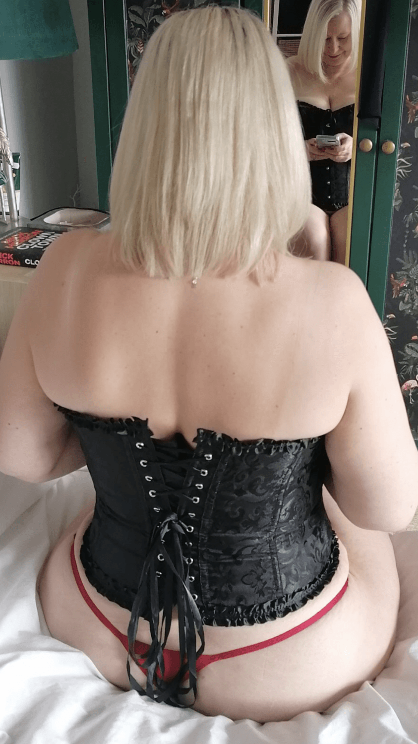 This fat British GILF whore is totally fuckable. Glorious GILF ?