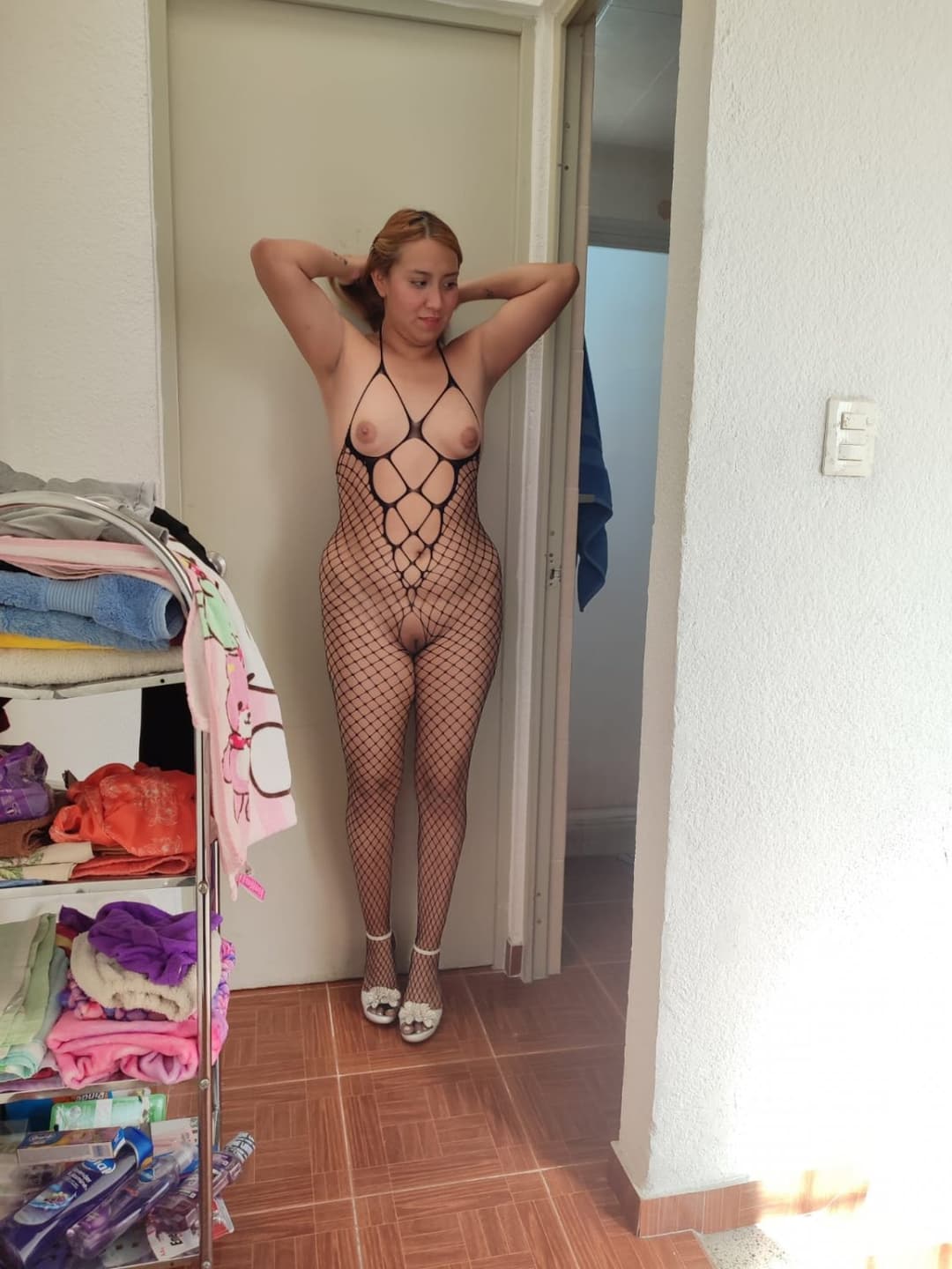 Es lindo ver como los cornudos exhiben a sus perras