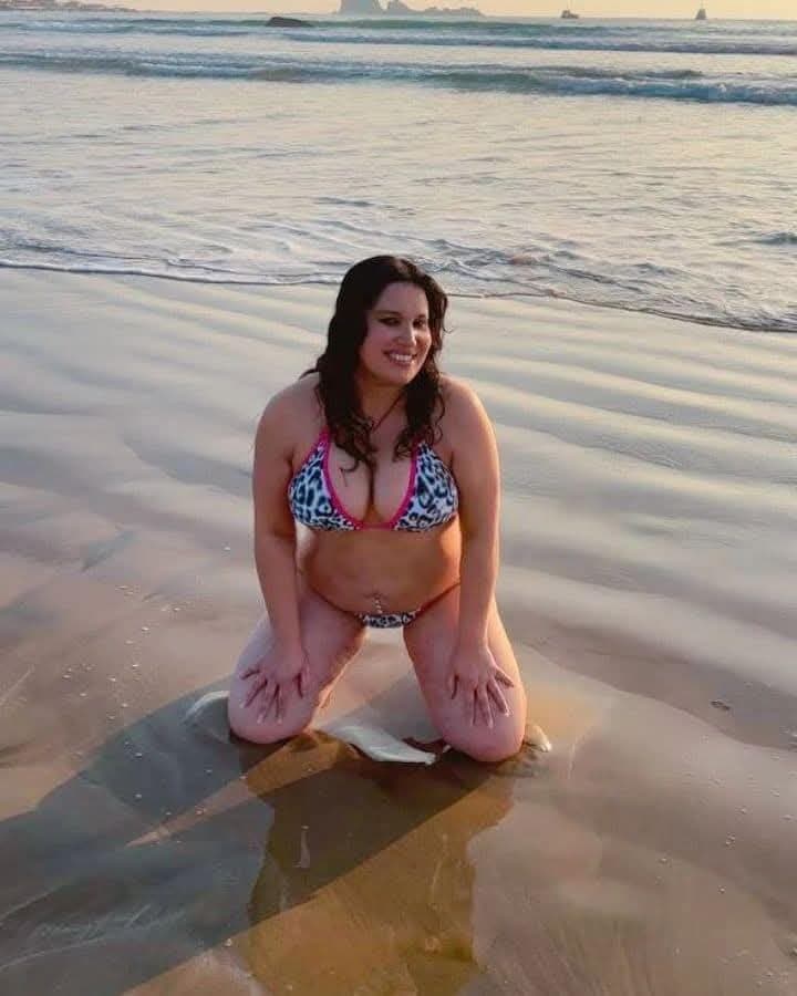 Jany, Que cara de puta petera de esta tetona ? para llenarle la cara a esta putigorda??