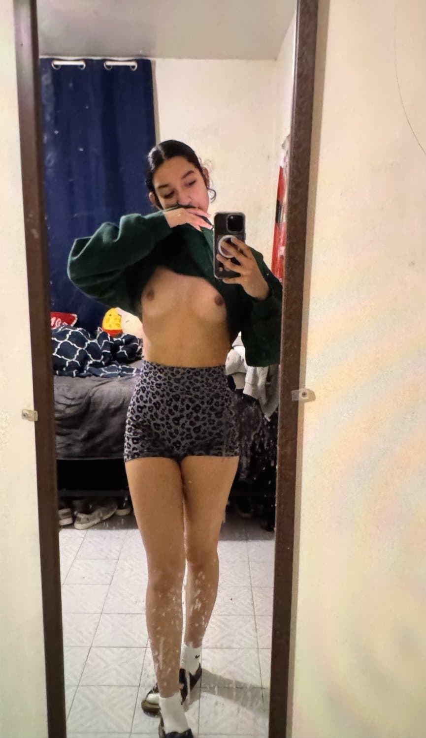 Senior snap leaks whole school knows she’s the school slut