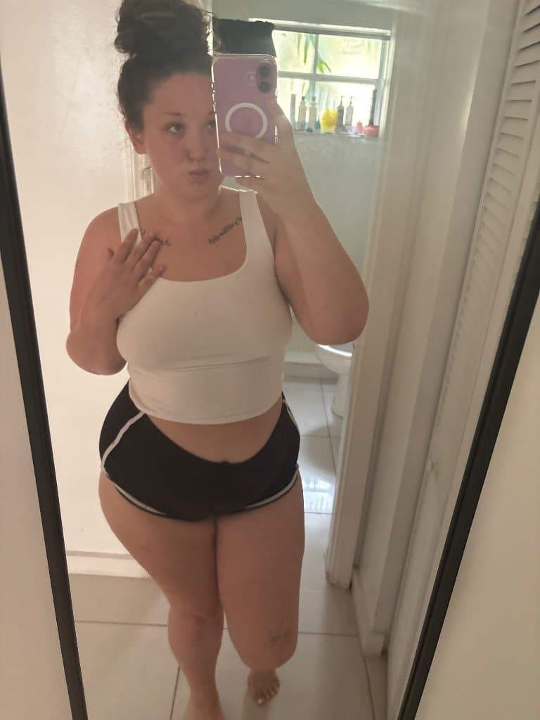 Thick ass white girl and her REAL SISTER , ex bf leaks her camera roll