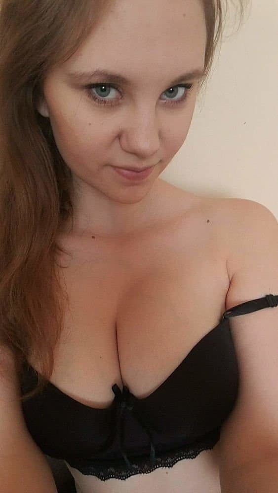 Cute foreigner Karolinka and her bangin natural curves! ?