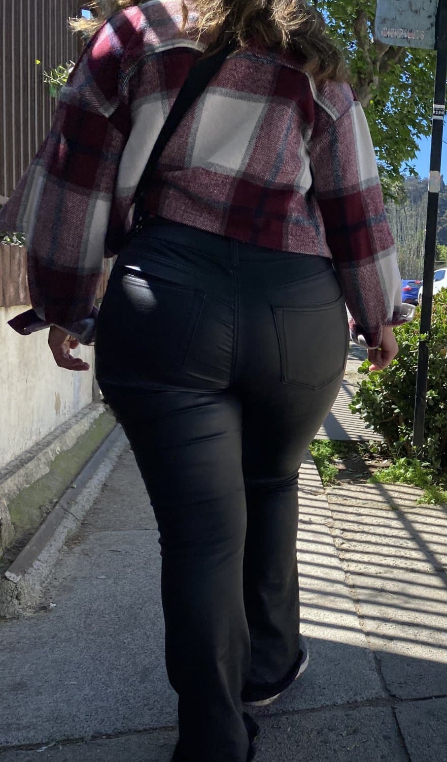 pawg in leather pants