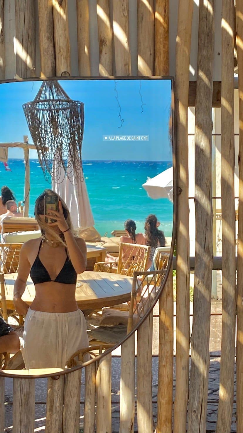 Chloé, grosse chienne française exposée