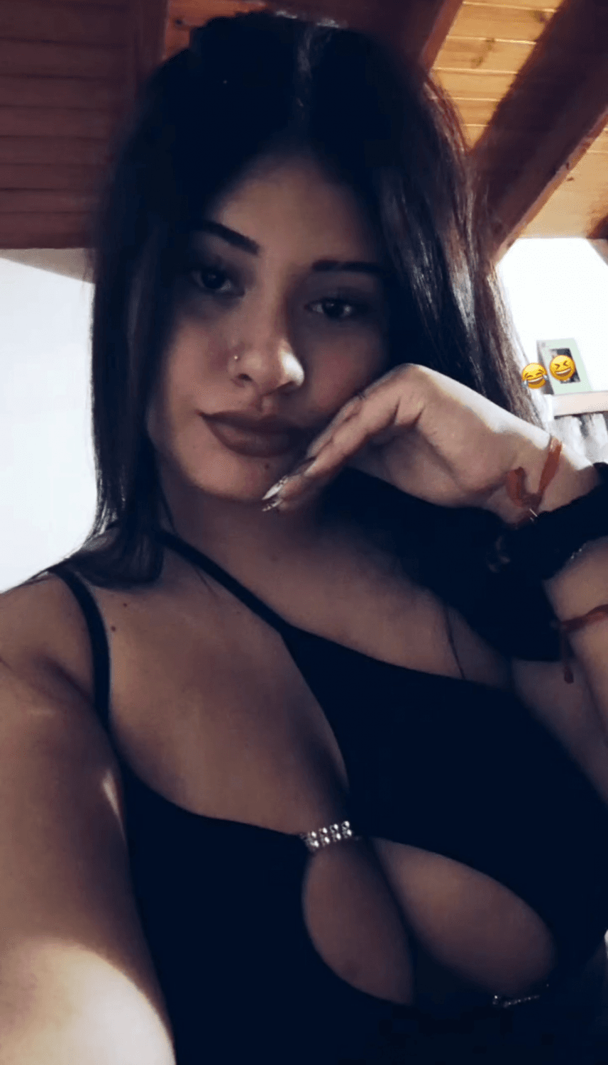 Alguien que tenga algo en tanga o en tetas? Que rica que está está gordita tetona