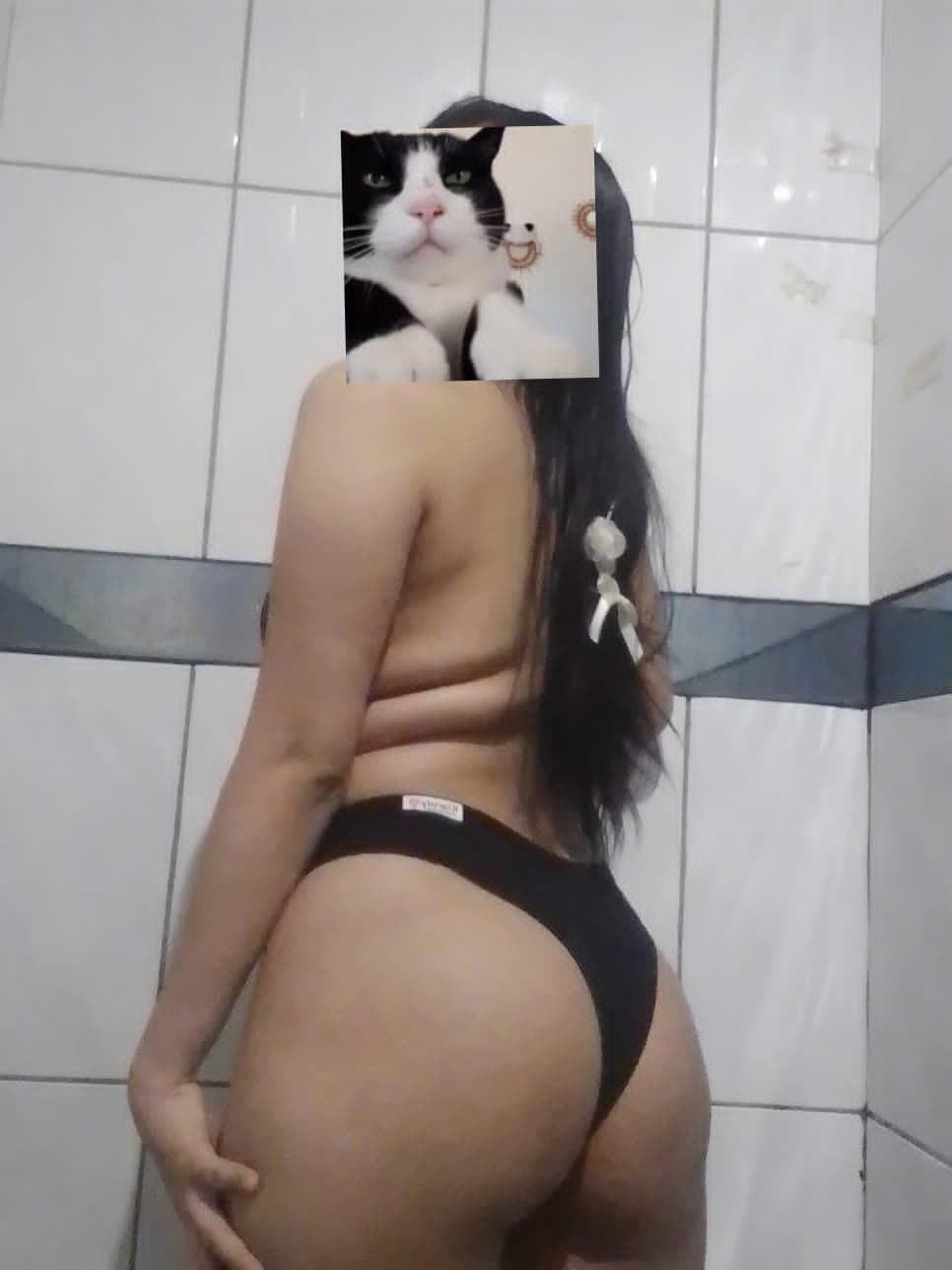 Mi trasero se mueve suave, mi mirada seduce… ¿vienes a verme? Soy Lesly