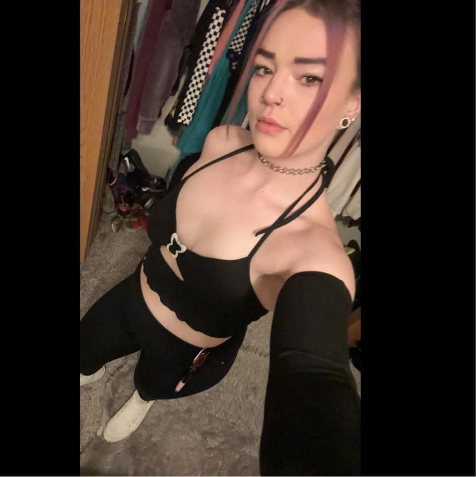 Emo slut got on Idol - sucked too much BBC in Hollywood