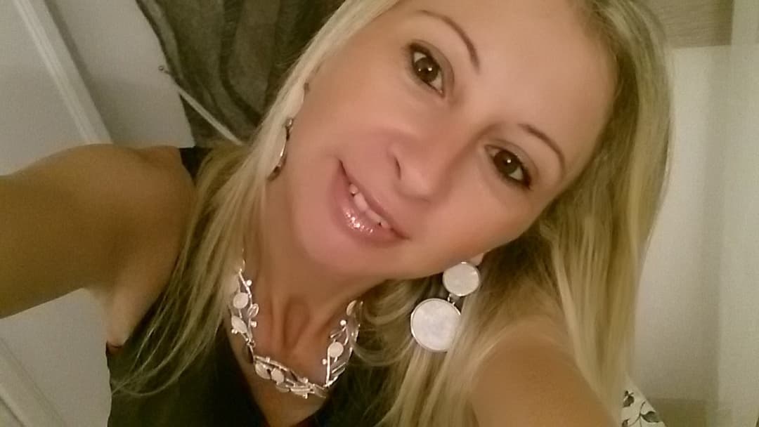 Amateur italian Mom showing it all