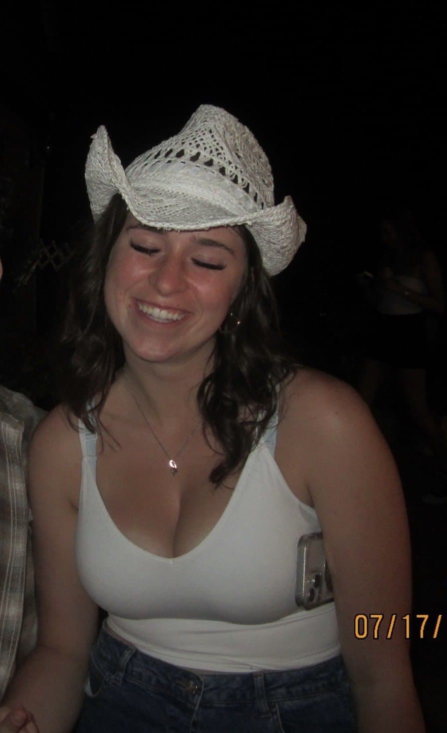 Click to view full size Which sister is hotter Skylar and Alexis