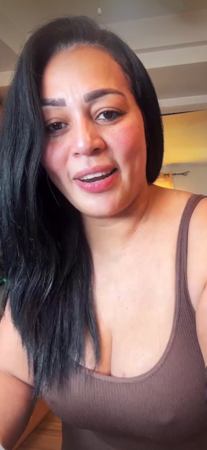 Click to view full size Slut latina milf doesnt wear anything underneath