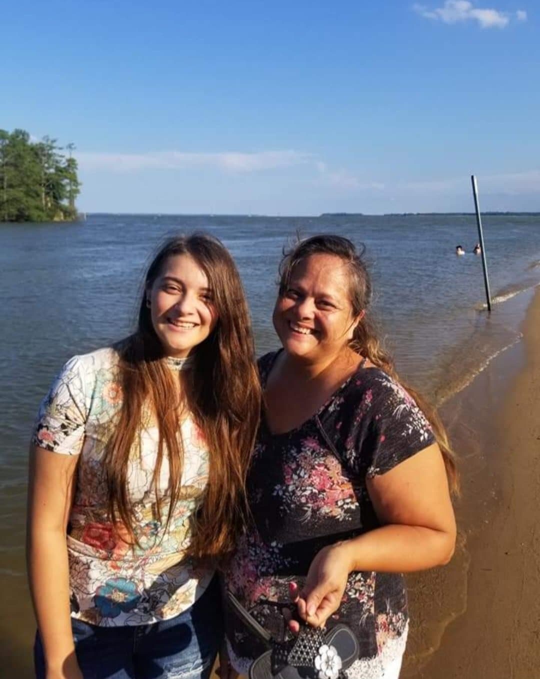 Yall just keep wanting to see me fucking and asking for pics of my daughter..kik me VeronicaGarza28