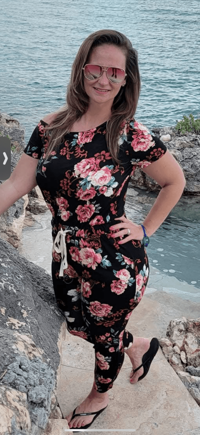 Big booty TikTok MILF Julie Vaughn