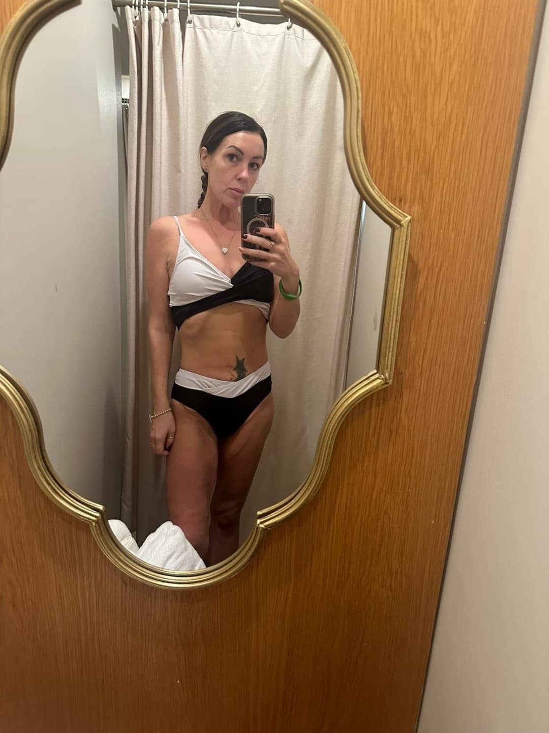 Click to view full size Kid told me to post his mom Cherelle