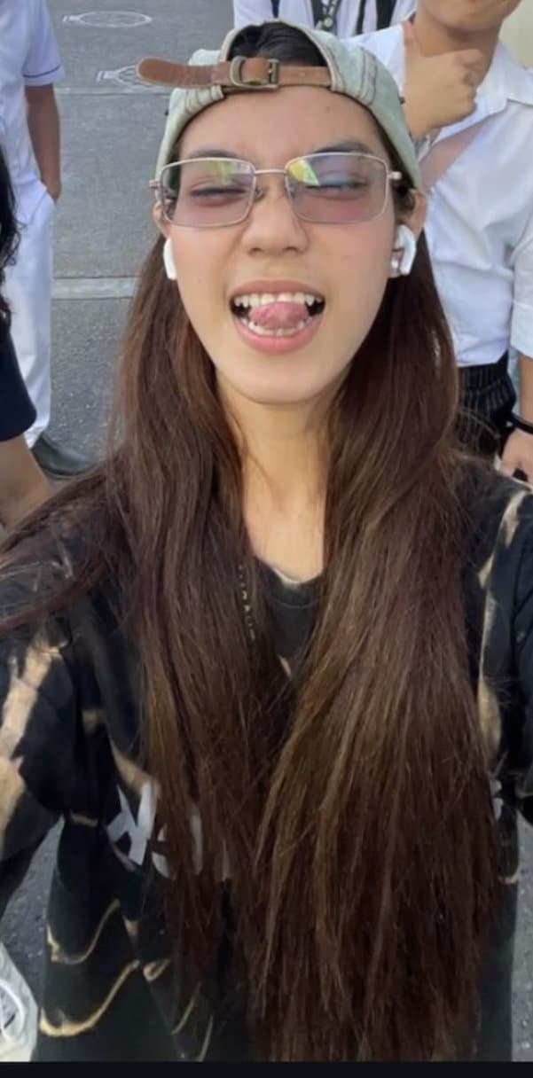 Pinay teen ready to receive cum blast on her face