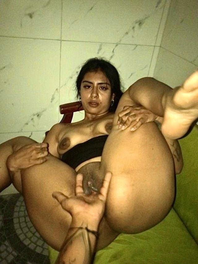 Amores le gusta como me tienes abierta y los dedos en la chepa?